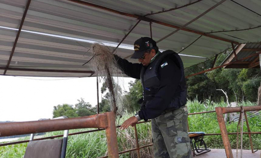 Operações de fiscalização do IAT resultaram em muitos materiais aprendidos e em quase R$ 500 mil em multas durante o período de Piracema.