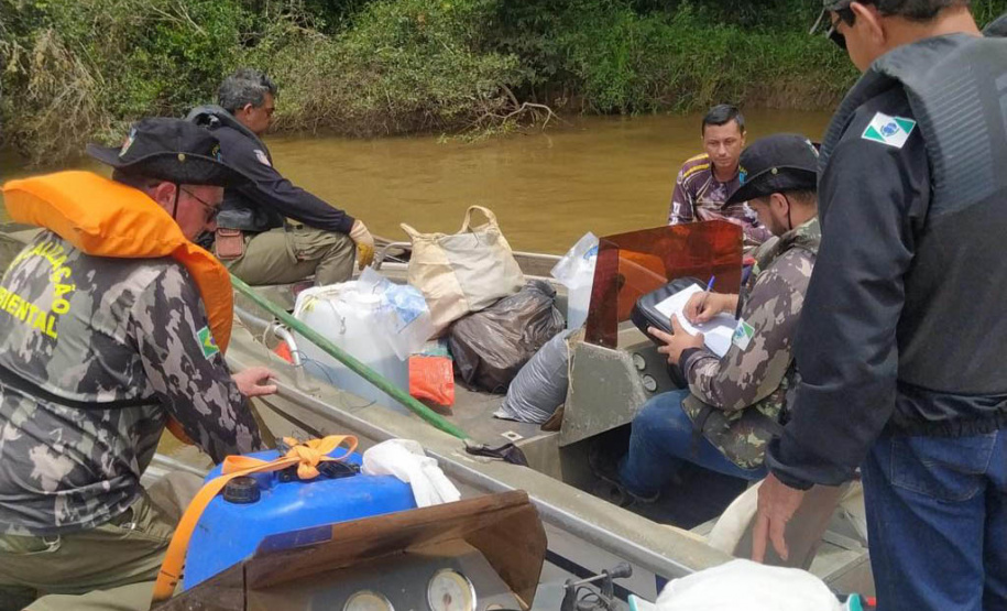 Operações de fiscalização do IAT resultaram em muitos materiais aprendidos e em quase R$ 500 mil em multas durante o período de Piracema.