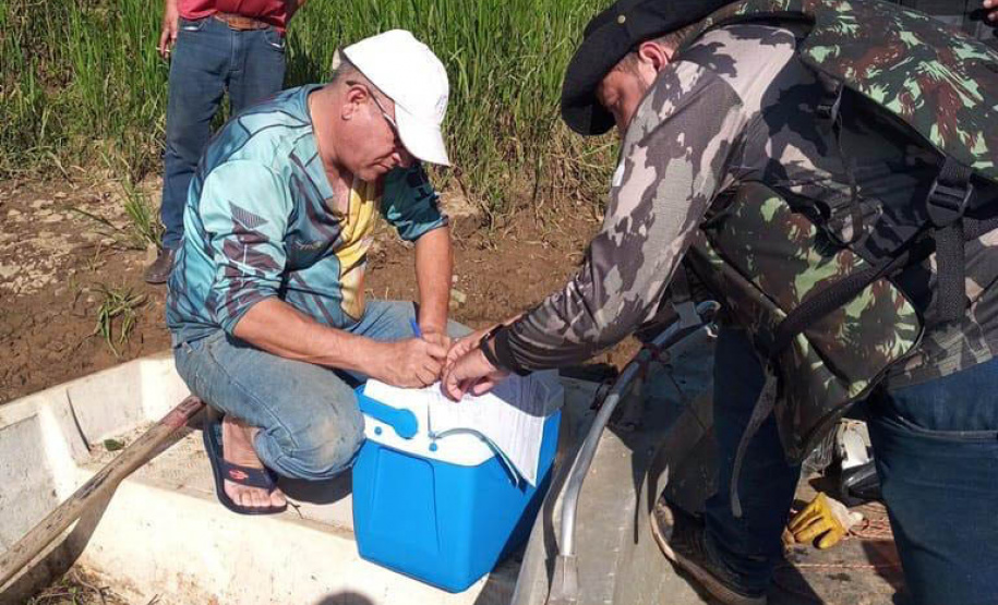 Operações de fiscalização do IAT resultaram em muitos materiais aprendidos e em quase R$ 500 mil em multas durante o período de Piracema.