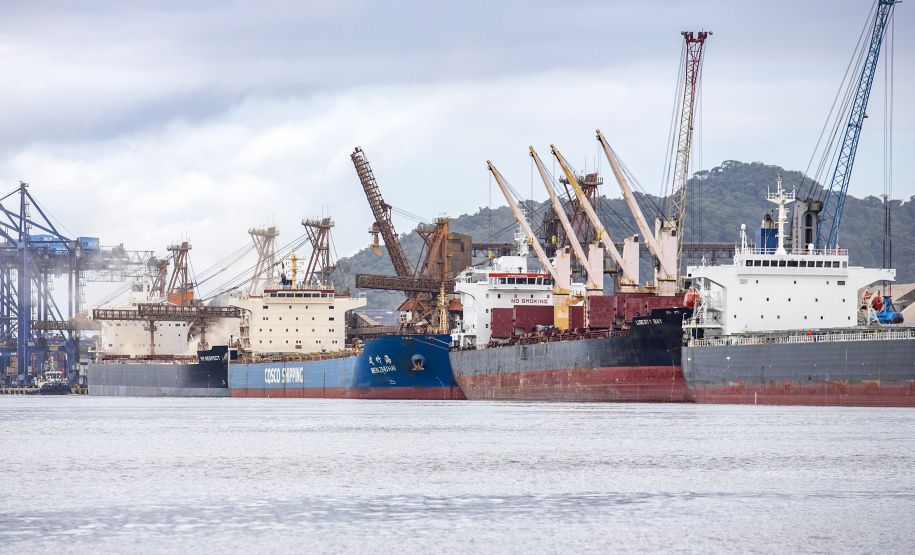 Novas tabelas tarifárias entram em vigor no próximo dia 1 nos portos do Paraná