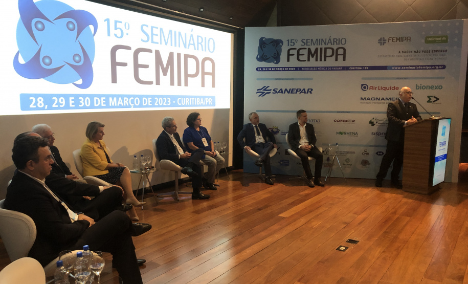 Saúde participa de seminário para alinhar e qualificar estratégias de assistência à saúde no Paraná