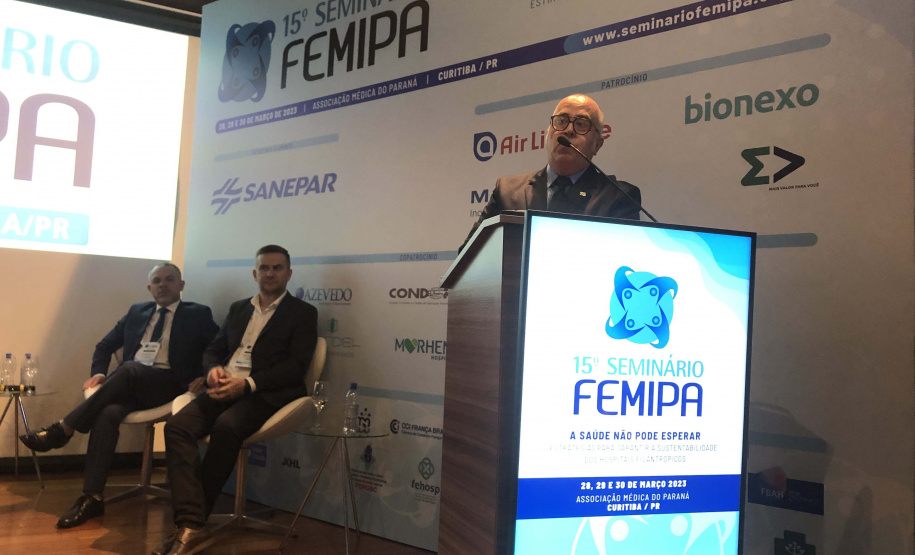 Saúde participa de seminário para alinhar e qualificar estratégias de assistência à saúde no Paraná