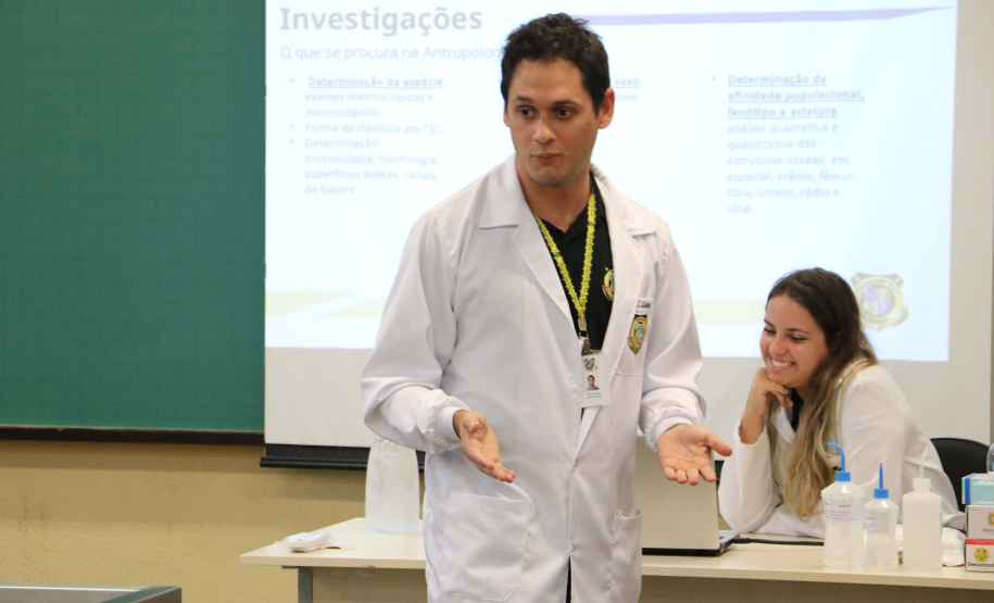 Peritos ministram curso sobre antropologia forense na Universidade da Integração Latino-Americana (UNILA)