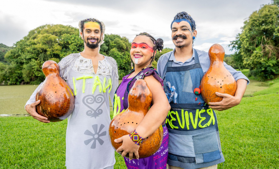 Espetáculo Itan e Tal abre temporada 2023 do Crianças no Teatro no Guairinha