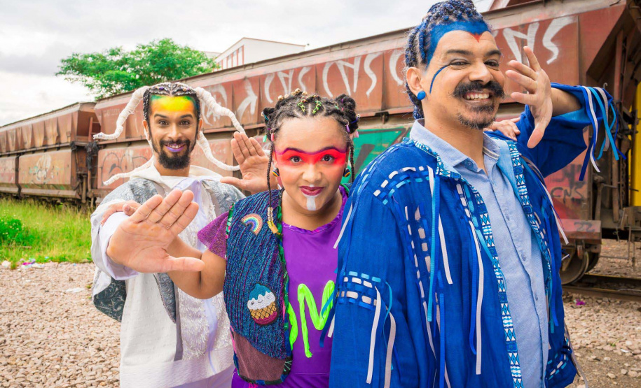 Espetáculo Itan e Tal abre temporada 2023 do Crianças no Teatro no Guairinha