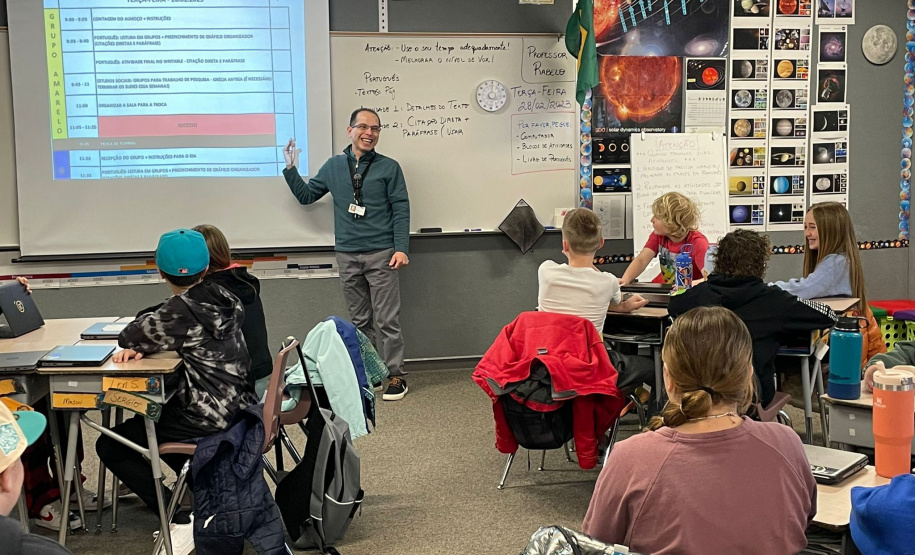 Estado lança edital para professores do ensino fundamental atuarem nos EUA