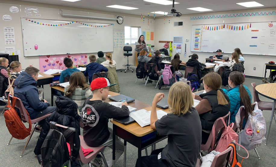 Estado lança edital para professores do ensino fundamental atuarem nos EUA