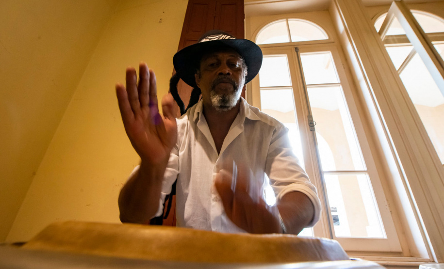 O Museu da Imagem e do Som do Paraná (MIS-PR) será palco de uma celebração única nesta terça-feira, 21 de março, em homenagem ao Dia das Tradições das Raízes de Matrizes Africanas e Nações do Candomblé