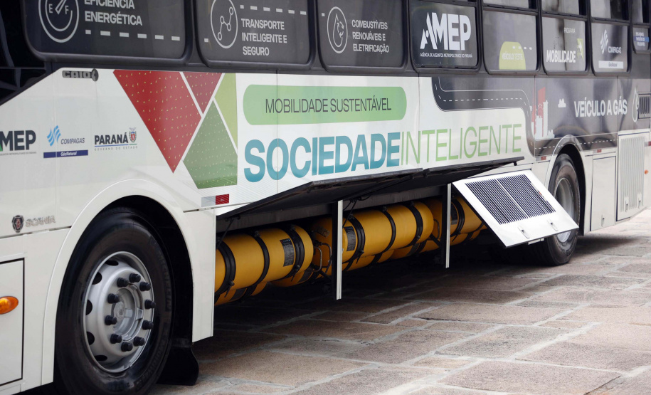 Ônibus movido 100% a GNV é uma das atrações da COMPAGAS no Smart City Expo Curitiba.