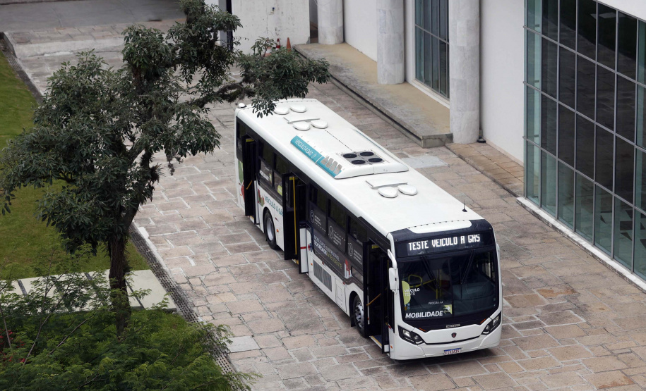 Ônibus movido 100% a GNV é uma das atrações da COMPAGAS no Smart City Expo Curitiba.
