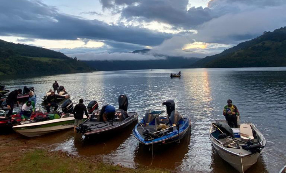 Soltura de peixe surubim na da 7ª Copa Iguaçu de Pesca Esportiva