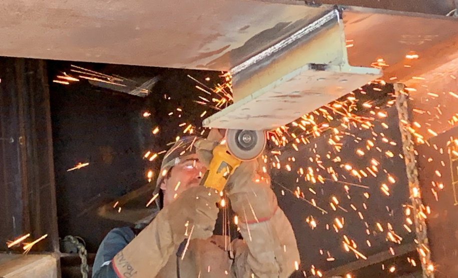 Ponte - Solda da via de rolamento da Plataforma de Inspeção e Manutenção da Ponte