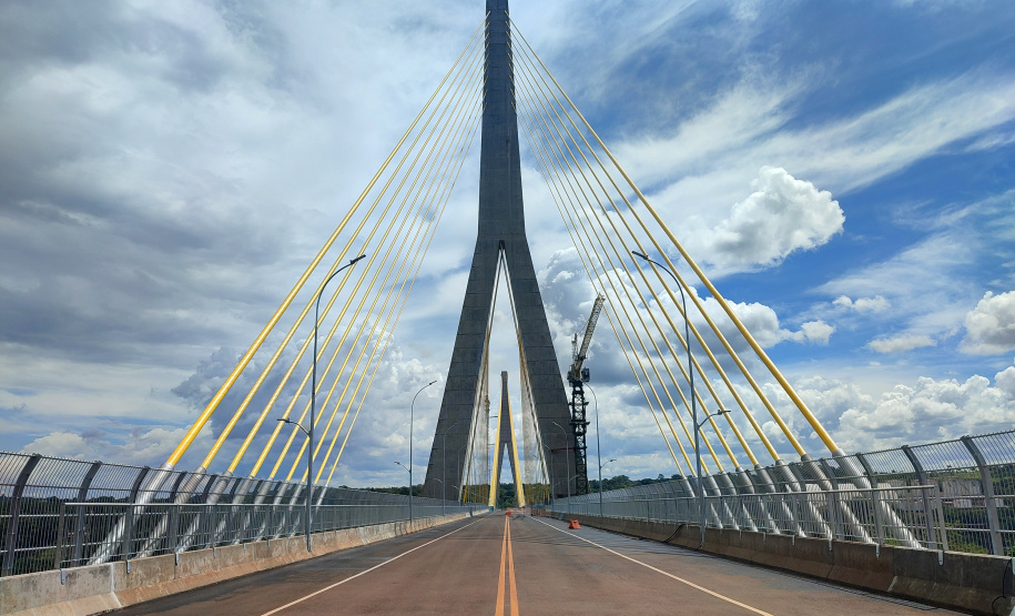 Ponte - Solda da via de rolamento da Plataforma de Inspeção e Manutenção da Ponte