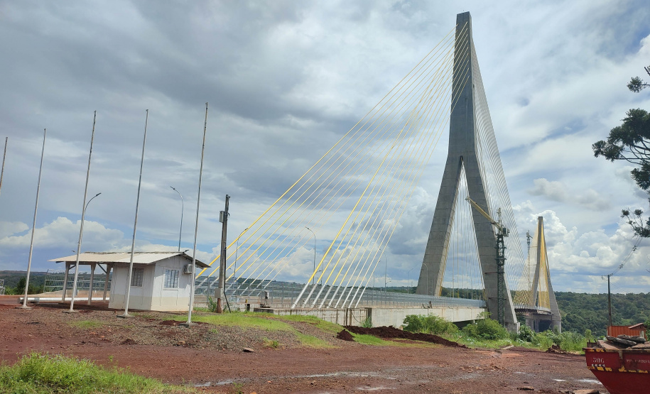 Ponte - Solda da via de rolamento da Plataforma de Inspeção e Manutenção da Ponte