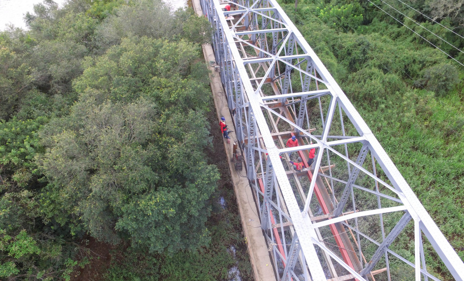 Ponte metálica entre a Lapa e Campo do Tenente está ficando com cara nova