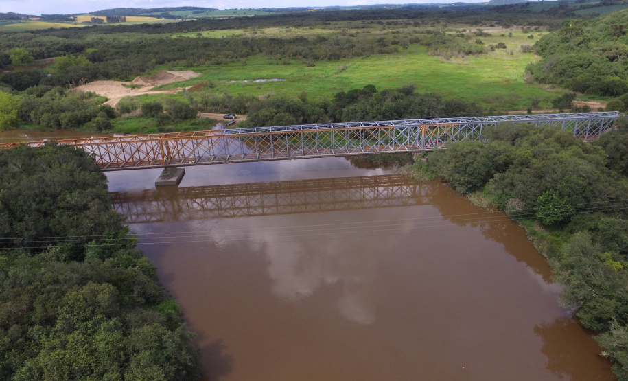 Ponte metálica entre a Lapa e Campo do Tenente está ficando com cara nova