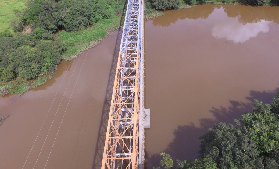 Ponte metálica entre a Lapa e Campo do Tenente está ficando com cara nova