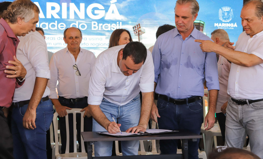 O governador Carlos Massa Ratinho Junior anunciou o início da usina fotovoltaica no aeroporto de Maringá.