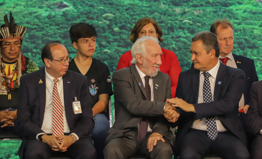 GOVERNADOR EM EXERCÍCIO - FOZ