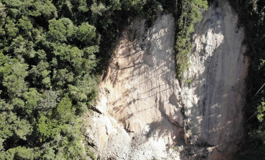 PR-092 em meia pista