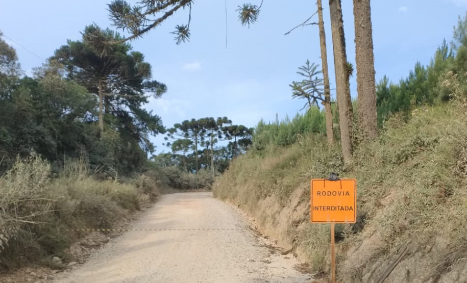 PR-092 Km 137 Doutor Ulysses - queda de barreira dia 2