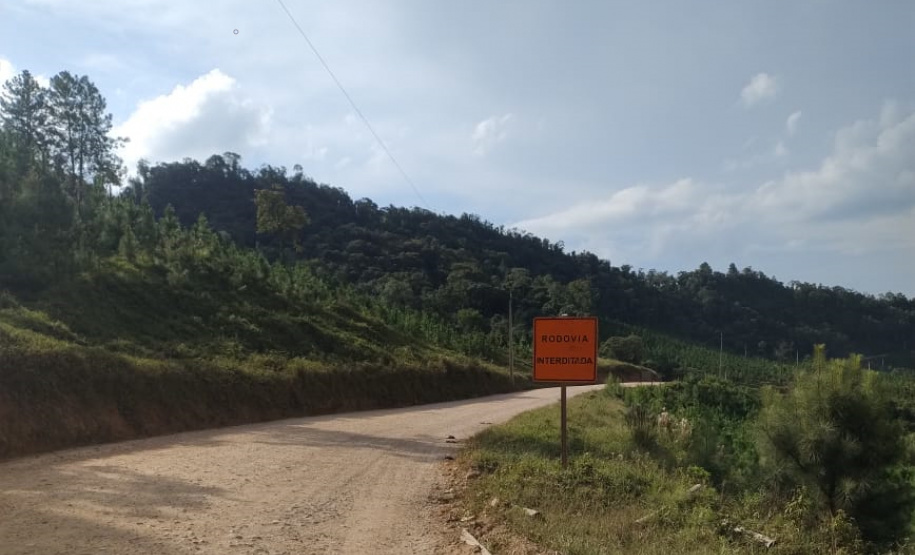 PR-092 Km 137 Doutor Ulysses - queda de barreira dia 2