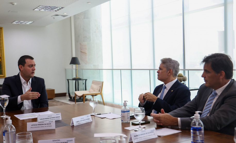 Governador Carlos Massa Ratinho Junior com Procurador Geral do Trabalho Dr José de Lima Ramos Pereira