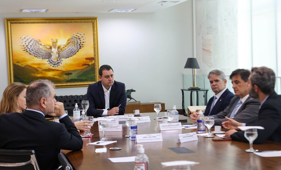 Governador Carlos Massa Ratinho Junior com Procurador Geral do Trabalho Dr José de Lima Ramos Pereira