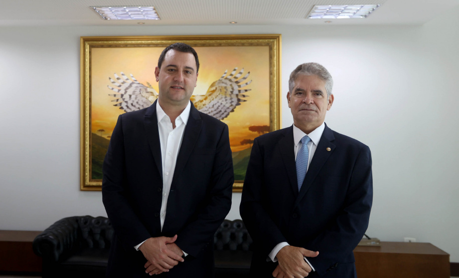 Governador Carlos Massa Ratinho Junior com Procurador Geral do Trabalho Dr José de Lima Ramos Pereira