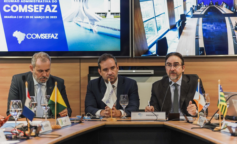 Fazenda Estadual concede Mérito Fazendário do Paraná durante a 40ª Reunião do Comsefaz