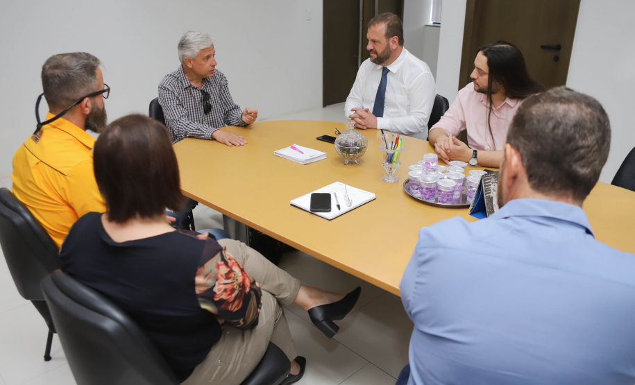 Governo recebe Rock e Roberto Leite, dupla de cego e cão-guia que vai trabalhar em órgão estadual
