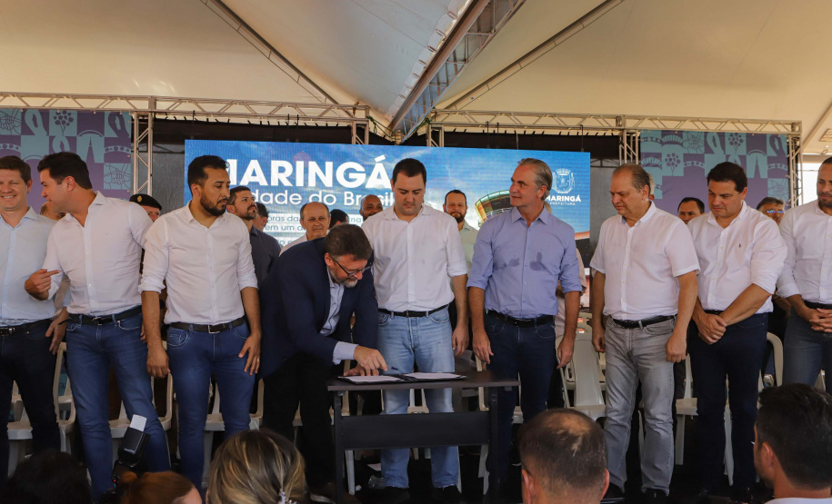 O governador Carlos Massa Ratinho Junior anunciou o início da usina fotovoltaica no aeroporto de Maringá.