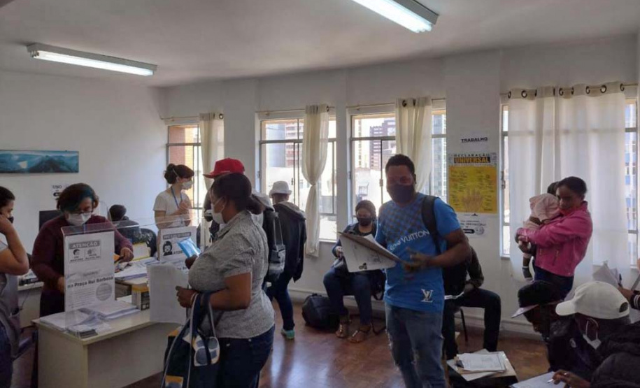 Mutirão traz mais de 100 vagas de emprego para migrantes nesta sexta-feira