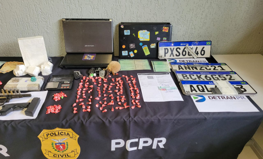 Policiais prendem dez pessoas em esquema que burlava sistema de transferências de veículos