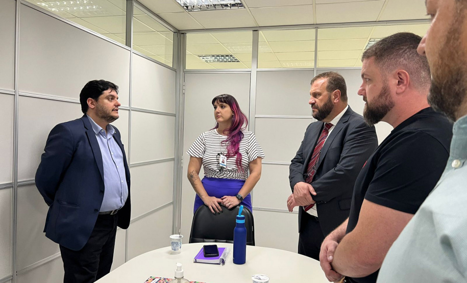 o Secretário da Família e Juventude do Governo do Distrito Federal (GDF), Rodrigo Delmasso, visitou a sede da Secretaria de Estado do Desenvolvimento Social e Família (Sedef), no Palácio das Araucárias