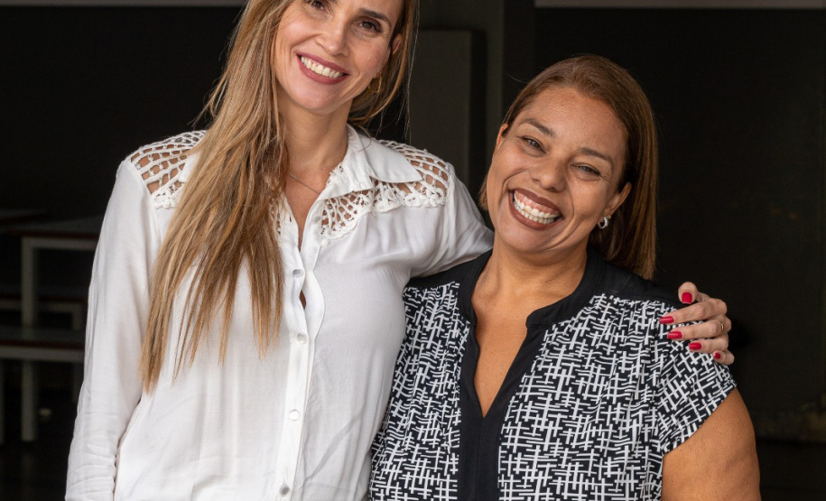 Merendeira venezuelana faz sucesso no comando da cozinha de escola da rede estadual