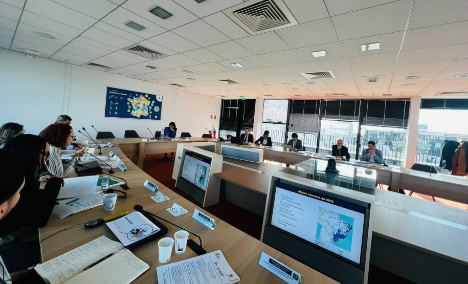 Paraná se destaca como modelo de empregabilidade em missão técnica na França