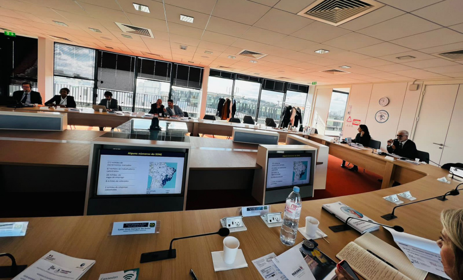 Paraná se destaca como modelo de empregabilidade em missão técnica na França