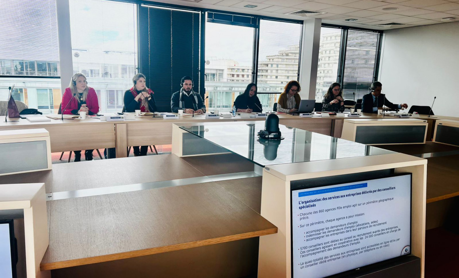 Paraná se destaca como modelo de empregabilidade em missão técnica na França