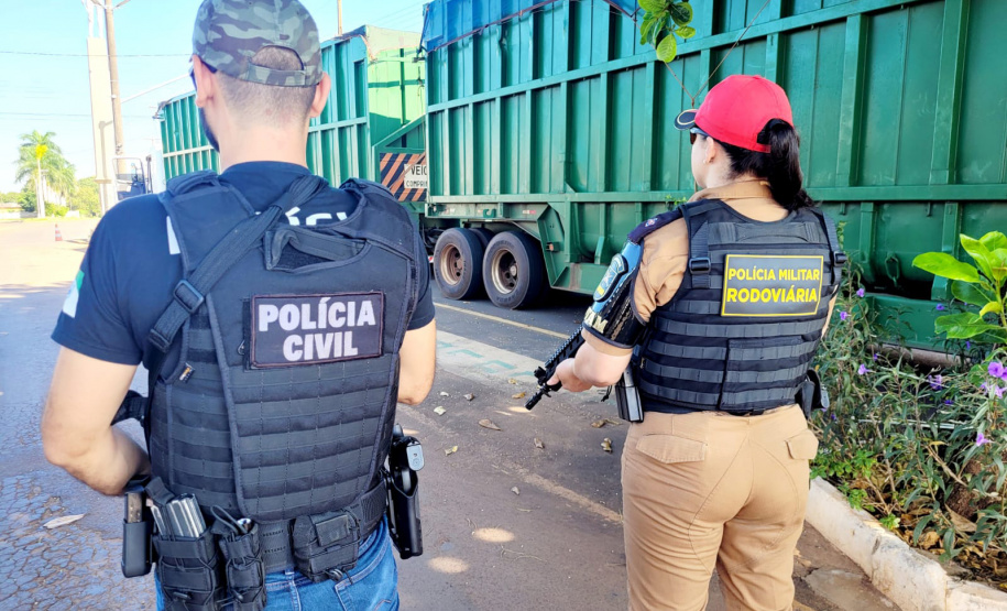 Polícias Civil e Militar apreendem mil caixas de cigarros contrabandeados no norte do Paraná