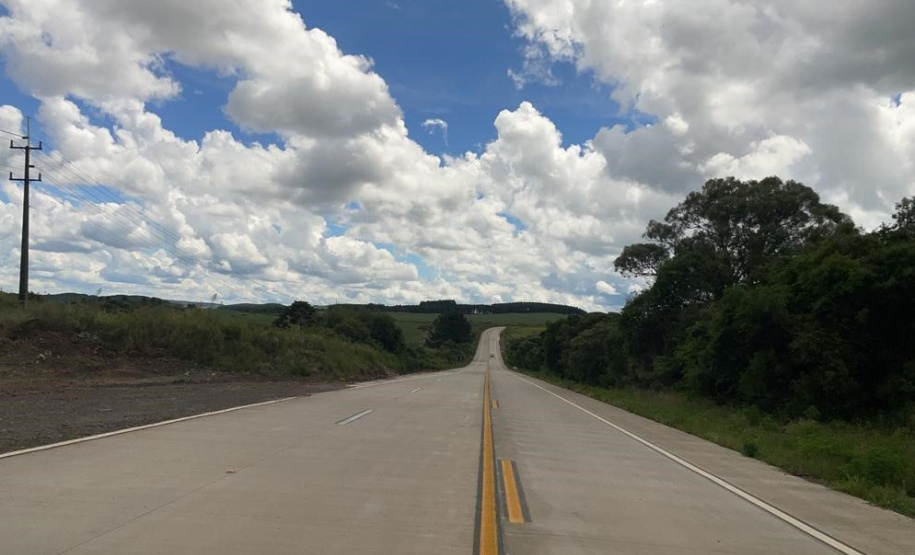 Obra emblemática do Sudoeste, Whitetopping da PRC-280 recebe últimos ajustes