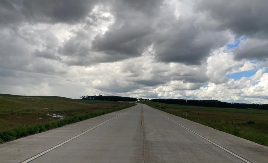 Obra emblemática do Sudoeste, Whitetopping da PRC-280 recebe últimos ajustes