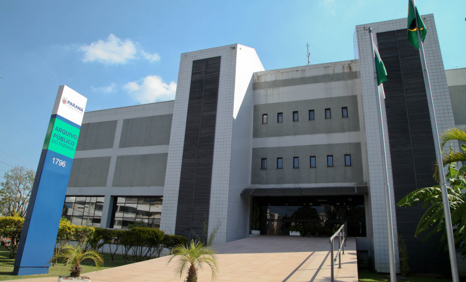 Registro de Imigrantes é o serviço mais procurado no Arquivo Público do Paraná