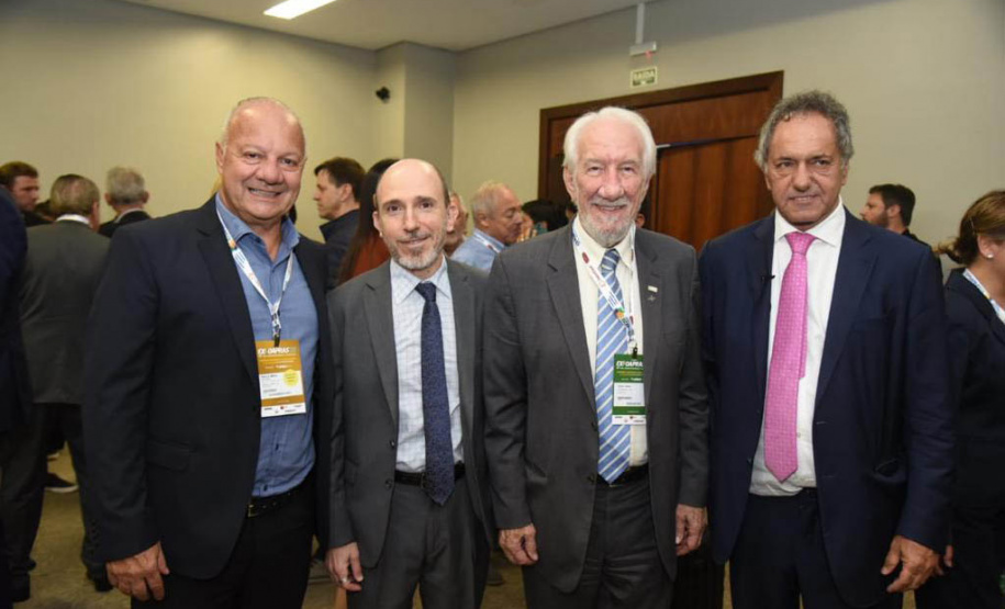 O vice-governador Darci Piana e o secretário da Agricultura, Norberto Ortigara, participaram da abertura da ExpoApras 2023.