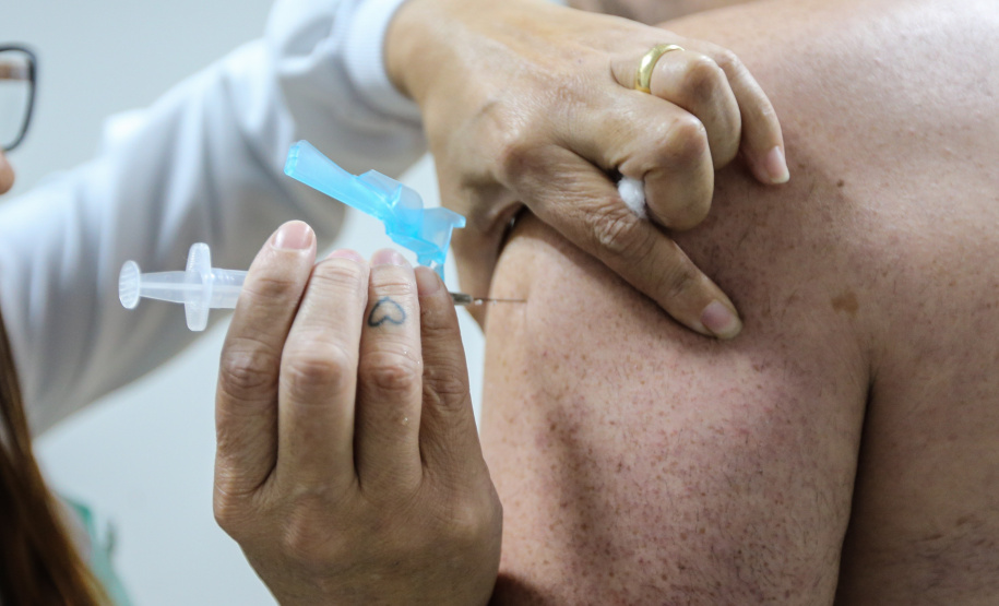 Saúde reforça que vacinas contra a gripe e Covid-19 podem ser tomadas no mesmo dia e local