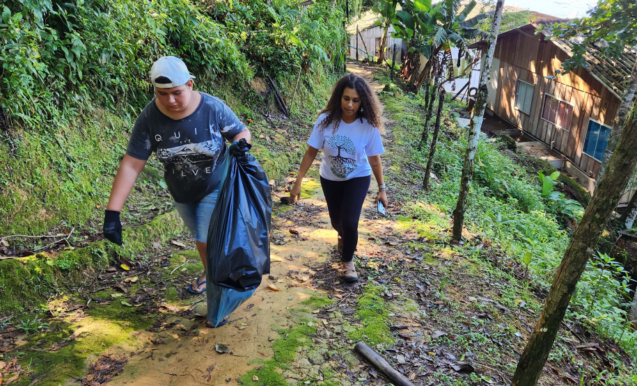 Portos do Paraná comanda mutirão de limpeza de resíduos sólidos na ilha de Eufrasina