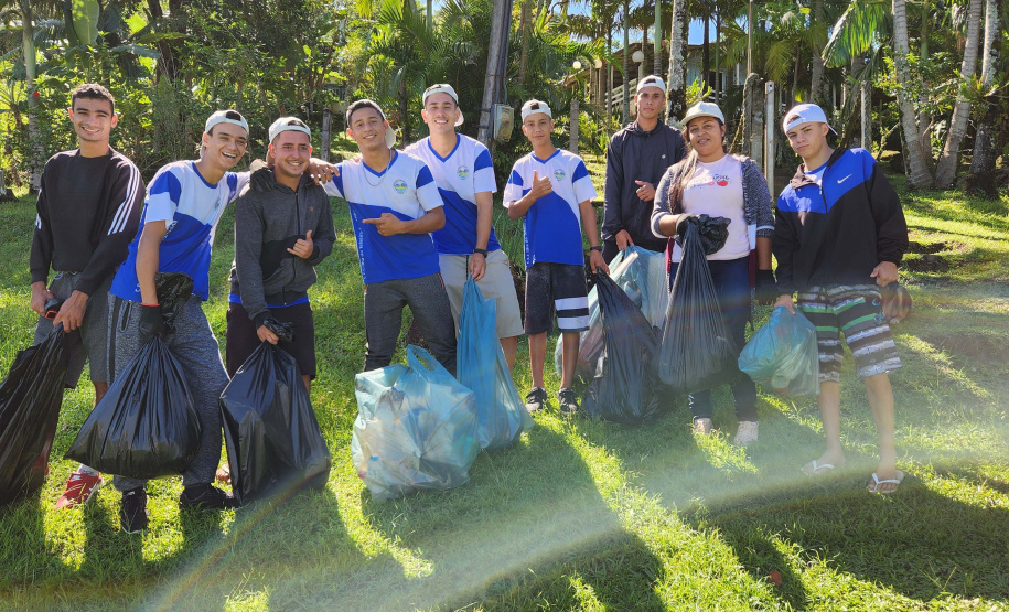 Portos do Paraná comanda mutirão de limpeza de resíduos sólidos na ilha de Eufrasina