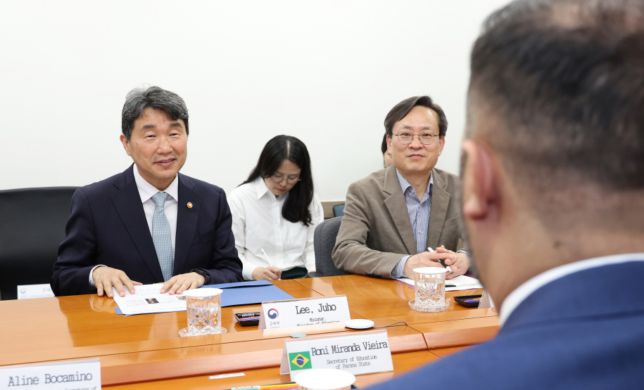 Na Coreia do Sul, secretário da Educação conhece tecnologias educacionais e soluções para o ensino profissionalizante