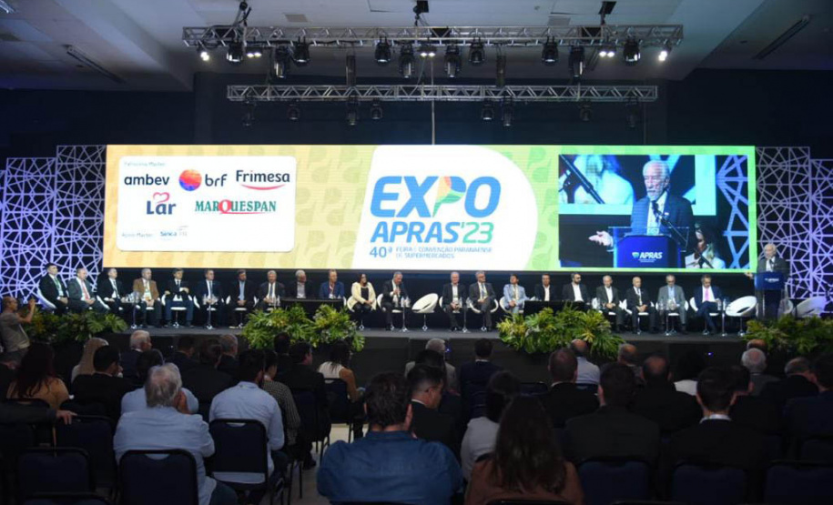 O vice-governador Darci Piana e o secretário da Agricultura, Norberto Ortigara, participaram da abertura da ExpoApras 2023.