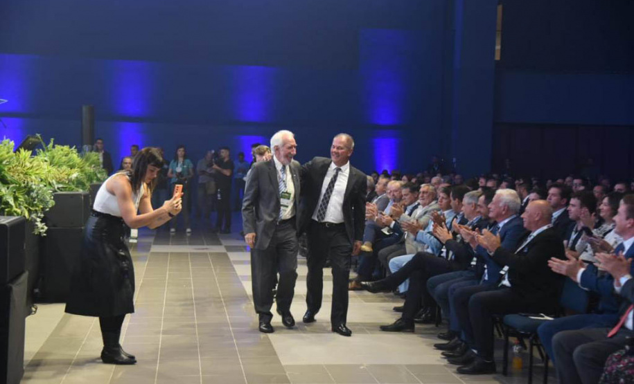 O vice-governador Darci Piana e o secretário da Agricultura, Norberto Ortigara, participaram da abertura da ExpoApras 2023.